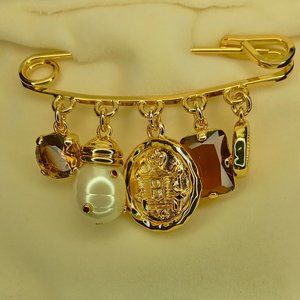 Beautiful brooche, delicate and classic